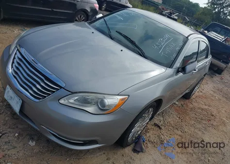2014 Chrysler 200 Lx z USA, uszkodzony, nr VIN 1C3CCBAB7EN140741